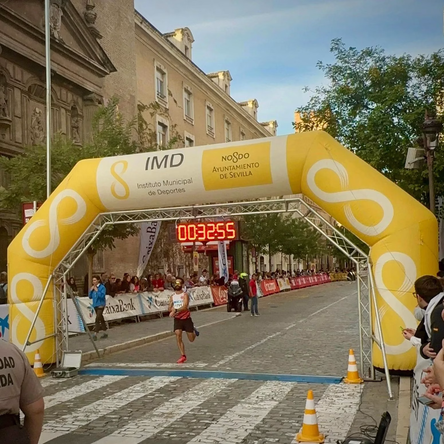 Alejandro Illan bate su récord y el del club de 10k con 32’53»