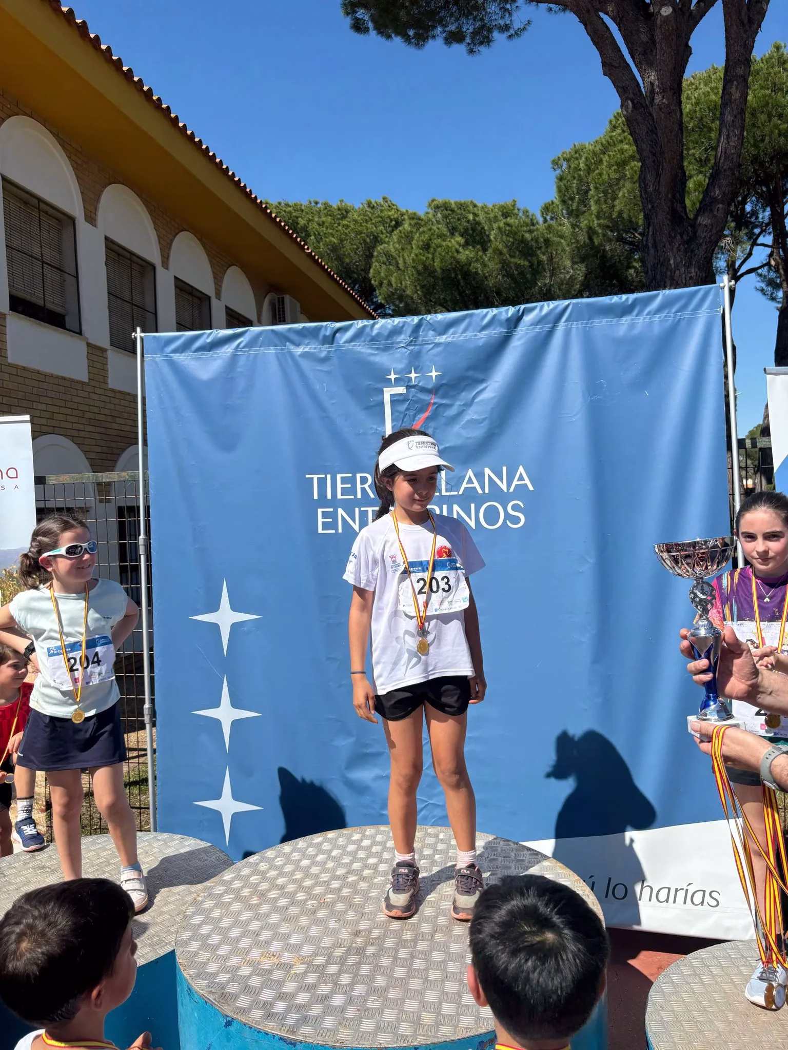 María Arjona gana la II Carrera solidaria del Colegio Tierrallana-Entrepinos