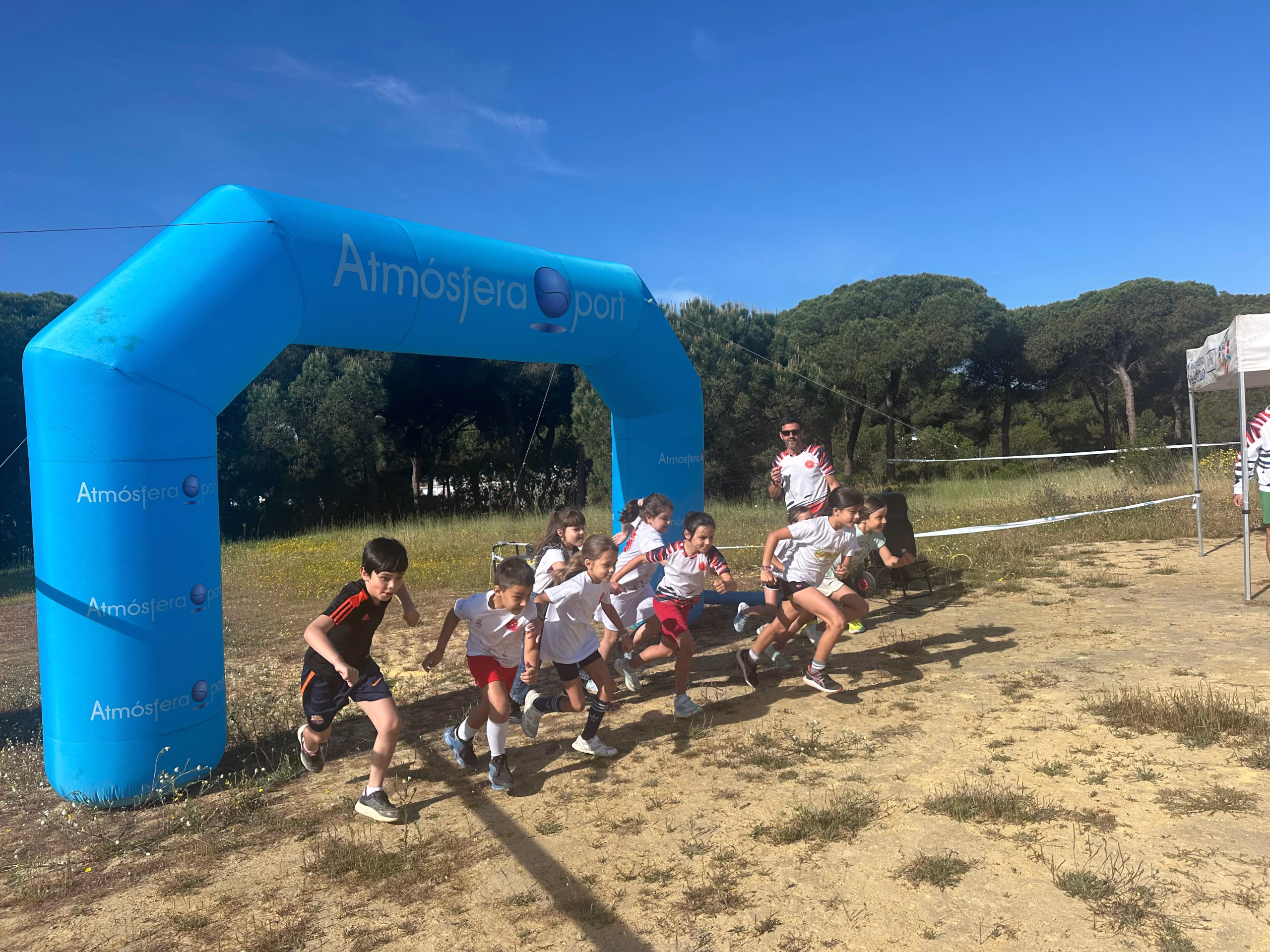 Nuevo Portil corre hacia el futuro: Éxito en el II Cross Escolar