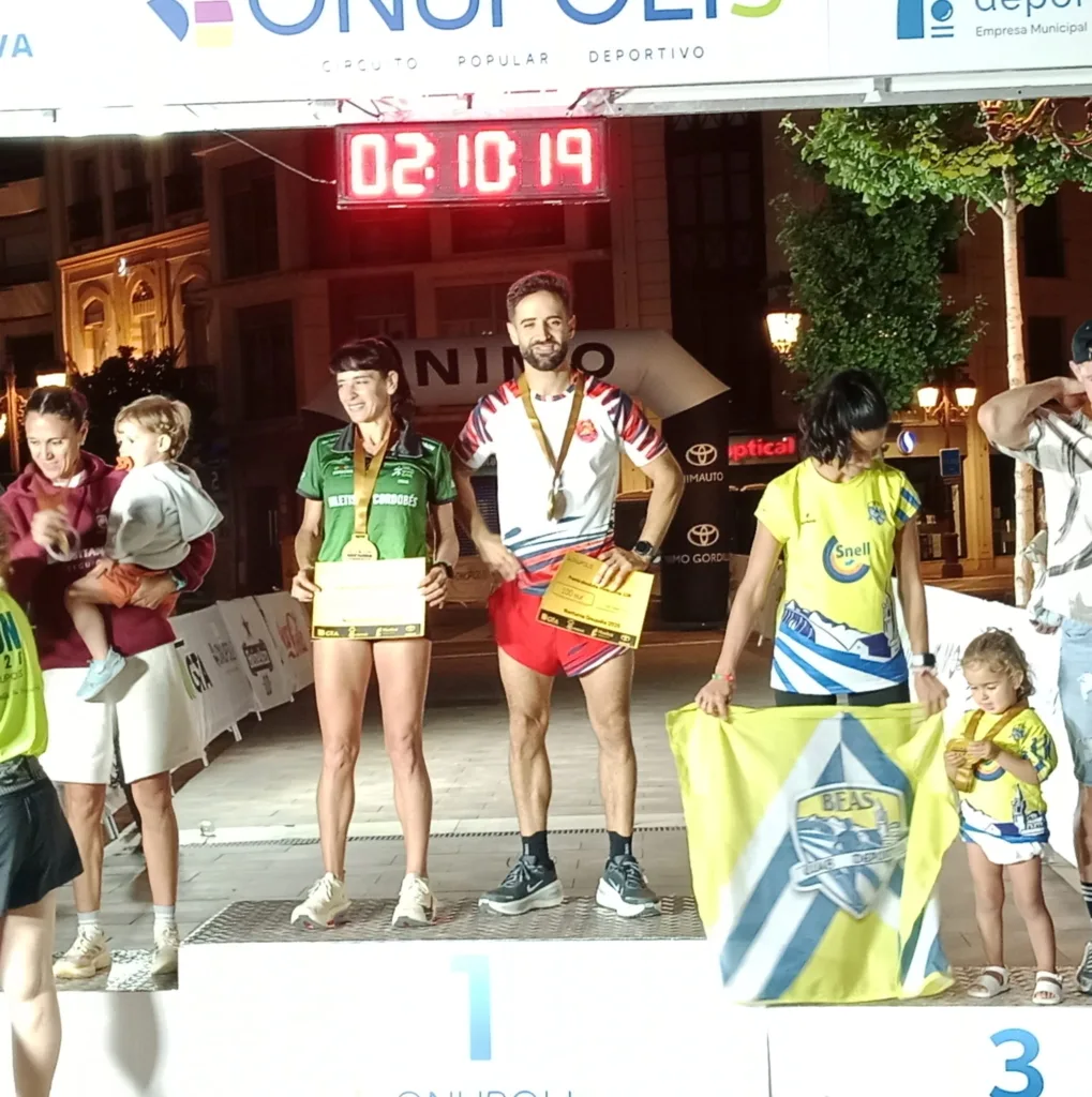 Alejandro Illan brilla bajo una emocionante Carrera Nocturna ‘Onupolis’